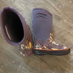 Girls bogs size 13